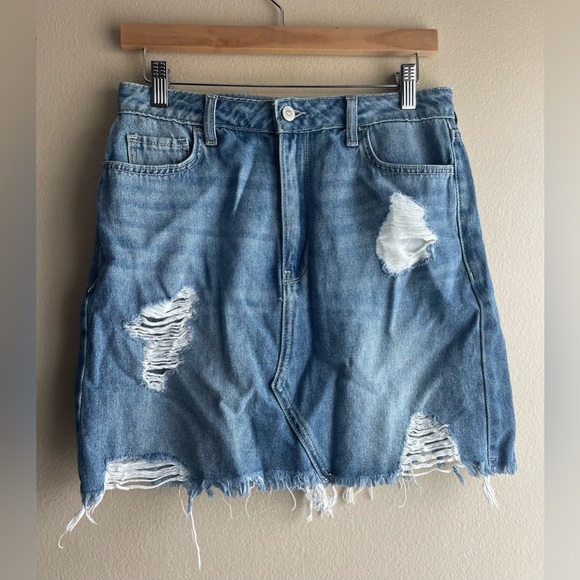 Hollister Dresses & Skirts - Hollister Women Distressed Ultra High Rise Skirt Size 29